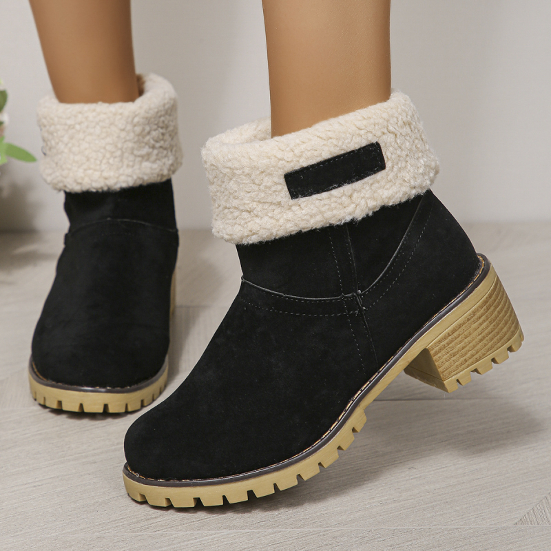 Снежни ботуши, горна част памучен плат; подметка гума; клиновидна пета; стелка от изкуствена вълна; дължина на голенището 5 см