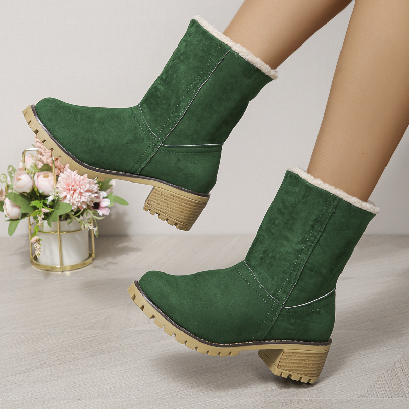 Снежни ботуши, горна част памучен плат; подметка гума; клиновидна пета; стелка от изкуствена вълна; дължина на голенището 5 см