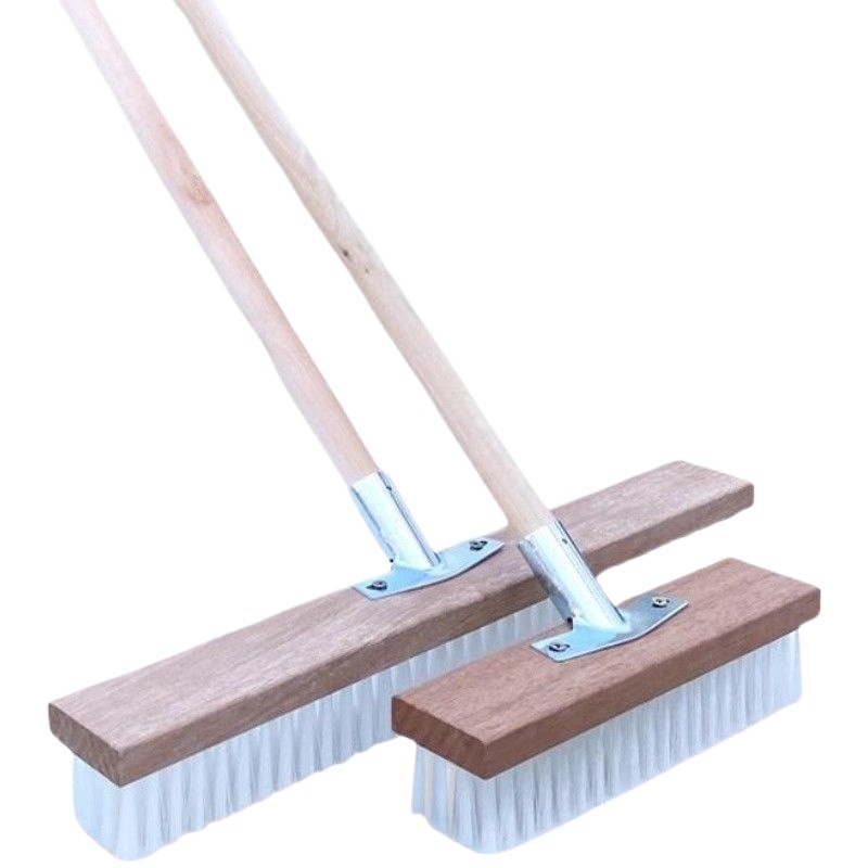 Podlahová kefа s kovovým telom; na mieru vyrobené pre cezhraničný predaj; nie je dovoz