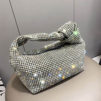 Дамска чанта в стил dumpling, полиестерно тяло, найлонова подплата, цип за отваряне, форма dumpling