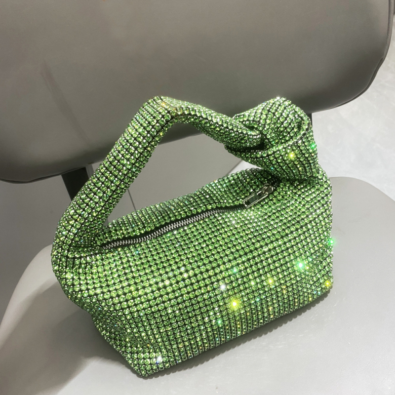 Дамска чанта в стил dumpling, полиестерно тяло, найлонова подплата, цип за отваряне, форма dumpling