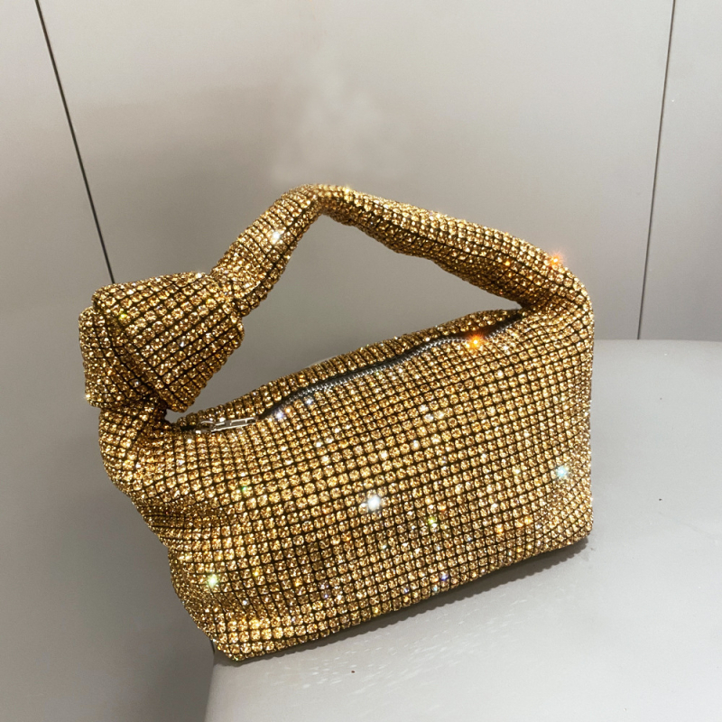 Дамска чанта в стил dumpling, полиестерно тяло, найлонова подплата, цип за отваряне, форма dumpling