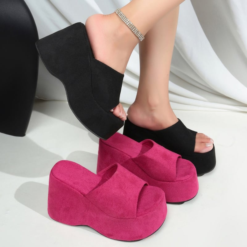 Vieno dirželio šlepetės – Euro–Amerikos stiliaus, viršus velūras, piršto forma žuvies burnos, gumos padas