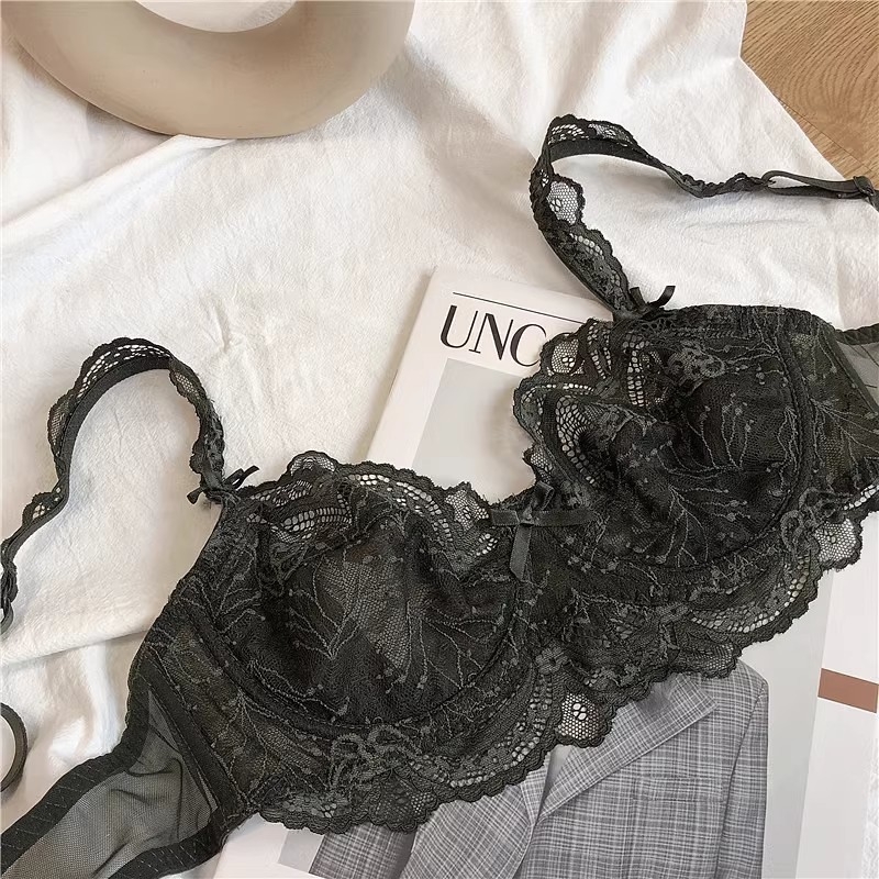 Set grudnjaka s ultratankim oblikovanim košaricama, trokutaste košarice, push-up efekt, fiksirane dvostruke naramenice, podstava od spandexa, glavni materijal 100%