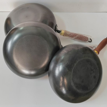 Ručne kované wok z jemného železa, čínskeho štýlu, nepriľnavý, sklenená pokrievka, hĺbka 10,5 cm