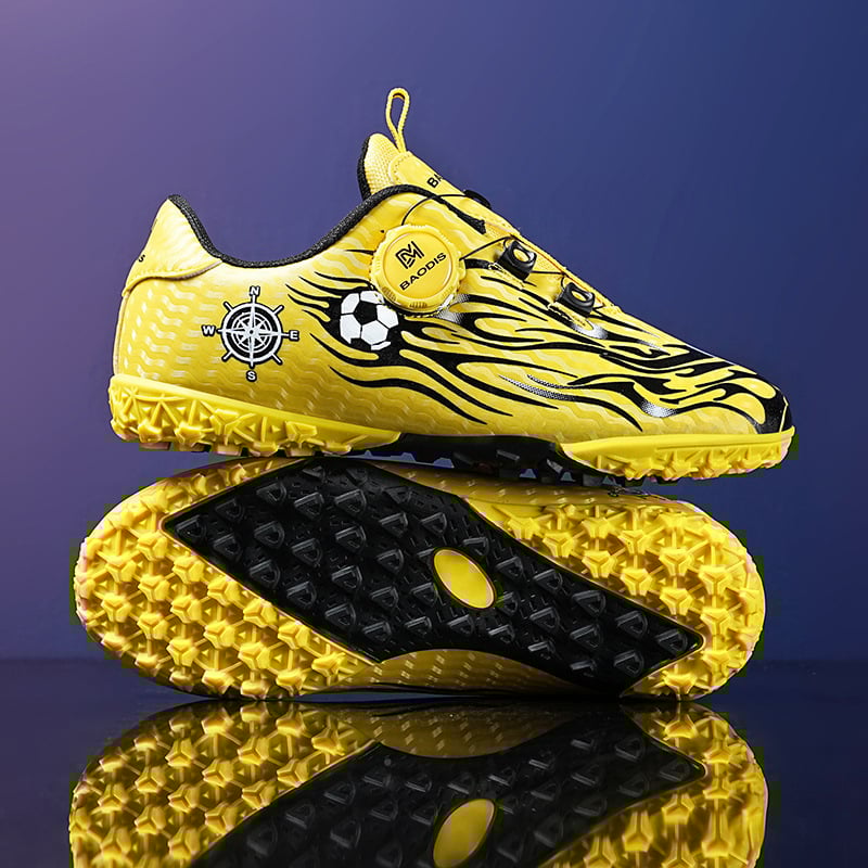 Detské futbalové topánky pre chlapcov, zapínanie na gumu, vrchný materiál syntetická koža, podrážka proti šmyku z gumy, vnútorný materiál imitovaná koža, tlmiaca adhezívna technológia