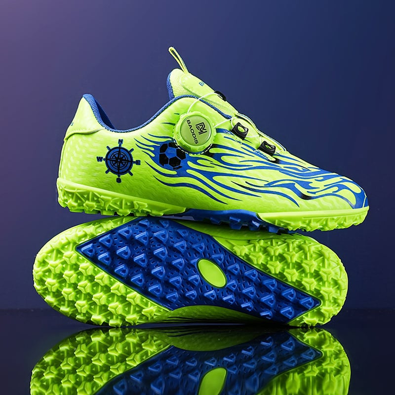 Detské futbalové topánky pre chlapcov, zapínanie na gumu, vrchný materiál syntetická koža, podrážka proti šmyku z gumy, vnútorný materiál imitovaná koža, tlmiaca adhezívna technológia