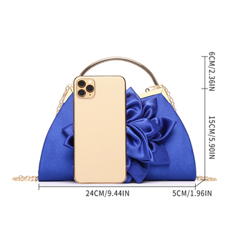 Večerná taška zo silku s vintage kvetinovým vzorom, dumpling tvar, zapínanie na pracku, štýl New Moon Bag