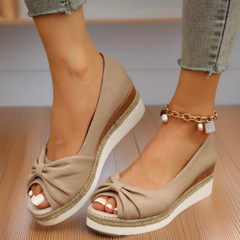 Дамски сандали с рибешко носче, платно горнище, клиновиден ток 3–5 см, релаксиращ стил