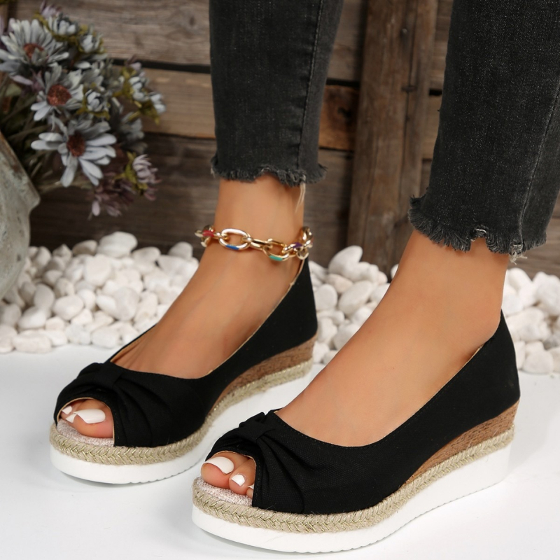 Дамски сандали с рибешко носче, платно горнище, клиновиден ток 3–5 см, релаксиращ стил