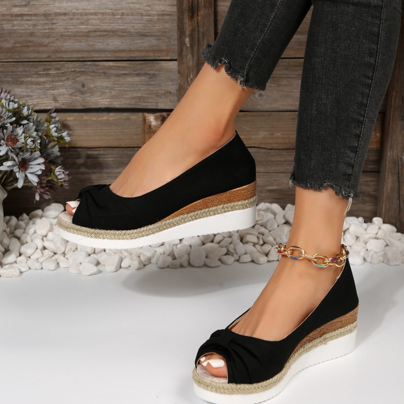 Дамски сандали с рибешко носче, платно горнище, клиновиден ток 3–5 см, релаксиращ стил