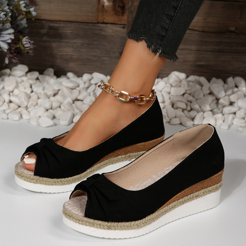 Дамски сандали с рибешко носче, платно горнище, клиновиден ток 3–5 см, релаксиращ стил