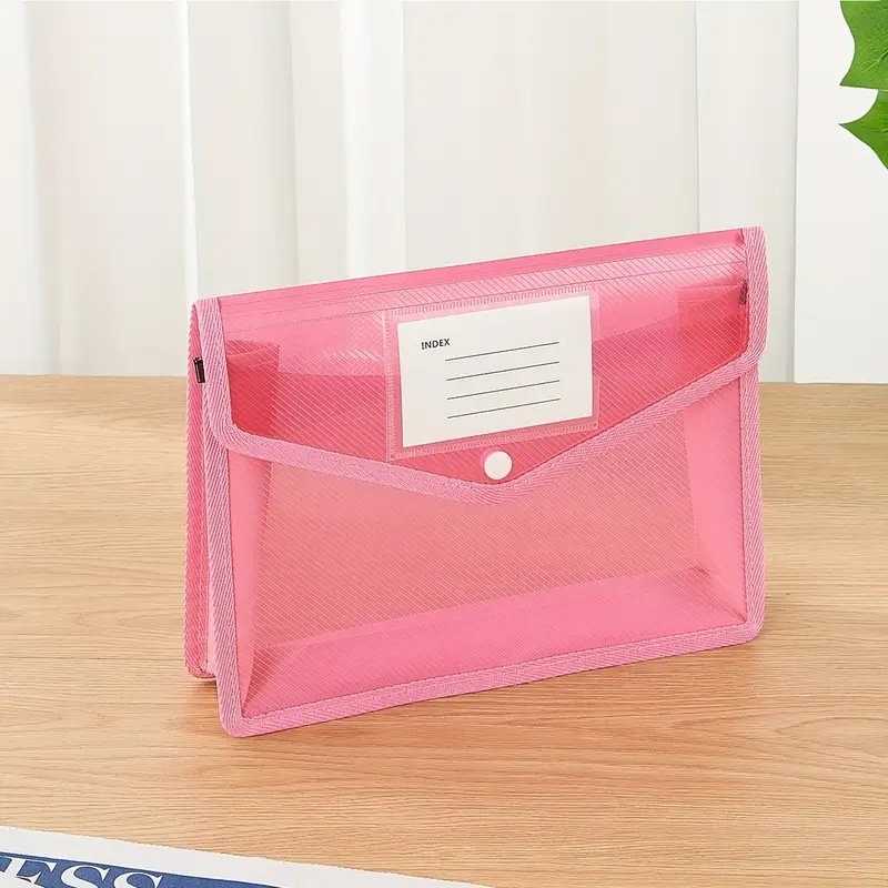 3D taška na dokumenty s diagonálnym vzorom, priehľadný PP materiál, zapínanie na gombík, štvorcový tvar