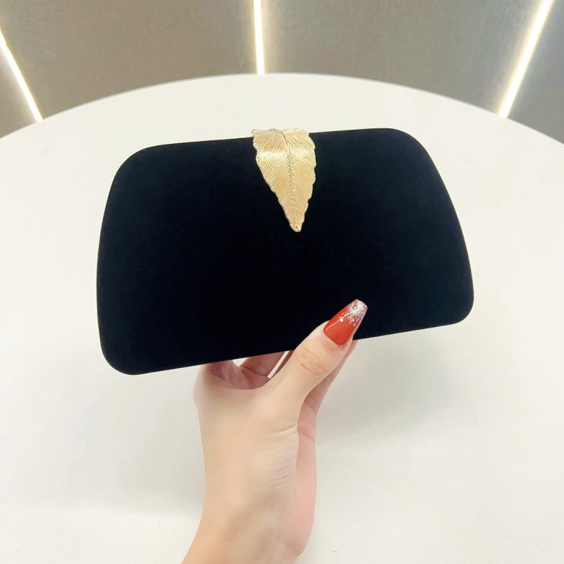 Geantă de seară din catifea, formă de cutie cu aspect de pernă, închidere cu cârlig, buzunar exterior
