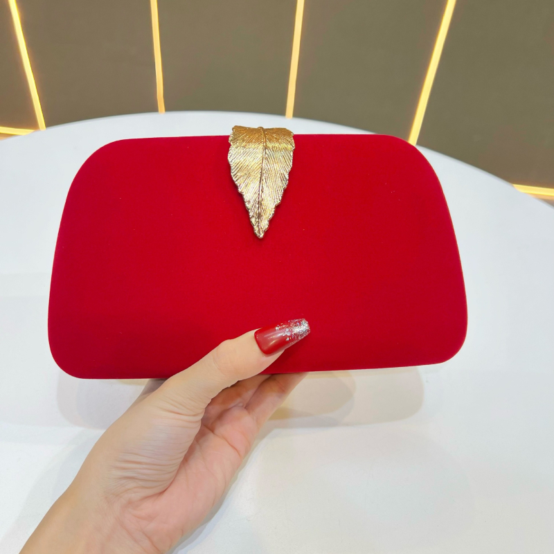 Geantă de seară din catifea, formă de cutie cu aspect de pernă, închidere cu cârlig, buzunar exterior