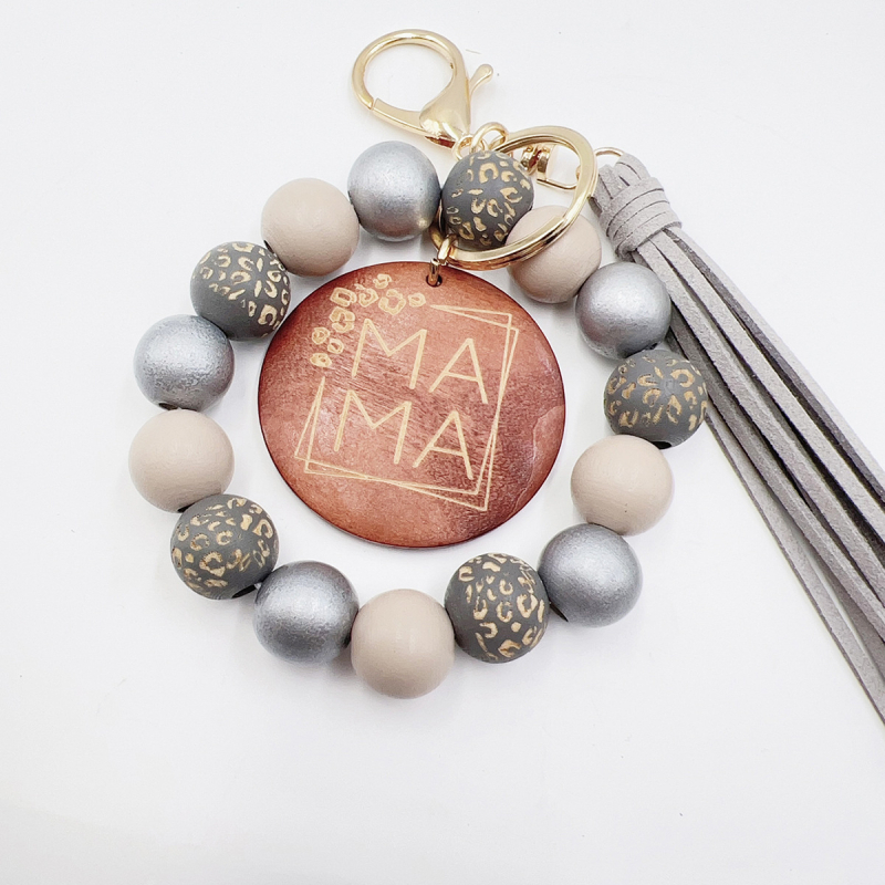 Lant de chei personalizat cu mărgele din lemn imprimate, plăcuță rotundă din lemn, piesă metalică și ciucuri de catifea