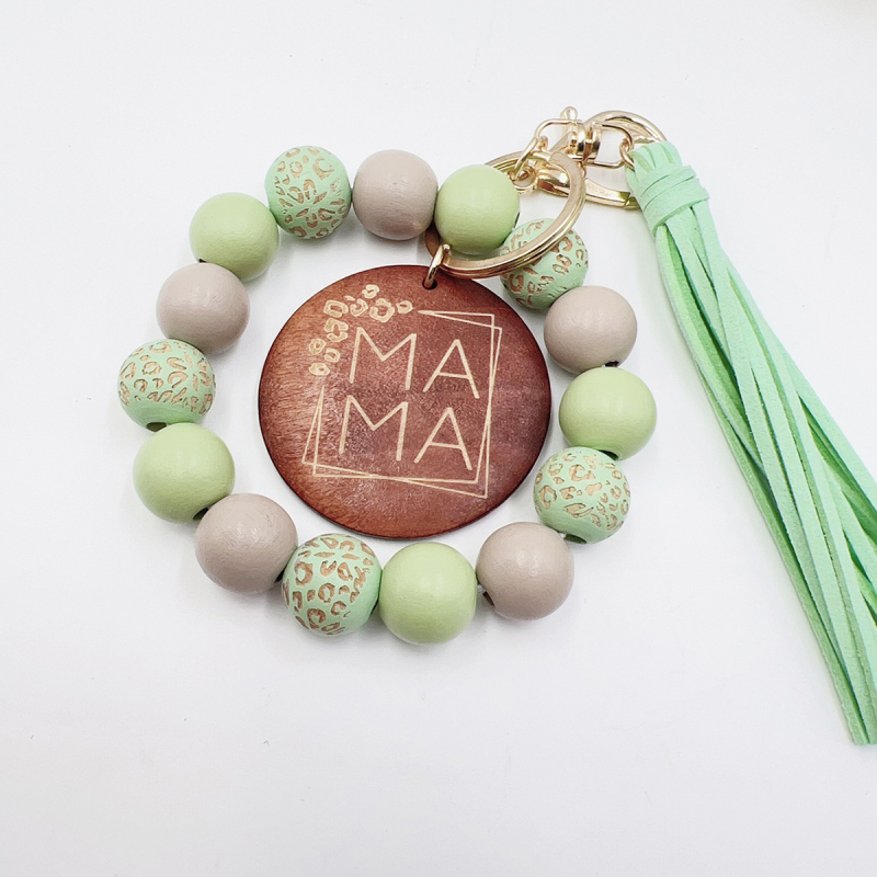 Lant de chei personalizat cu mărgele din lemn imprimate, plăcuță rotundă din lemn, piesă metalică și ciucuri de catifea