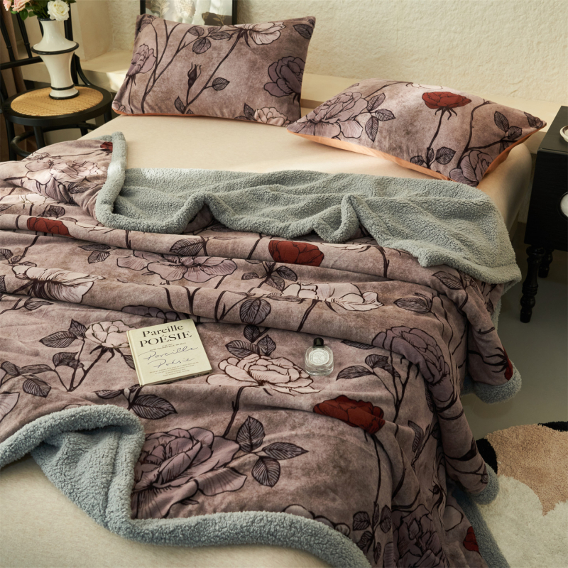 Polüestrist pleed sametise tekstuuriga, geomeetriline ja lillemustriga, Põhjamaade stiil, nelja aastaaja, kaal alla 300 g