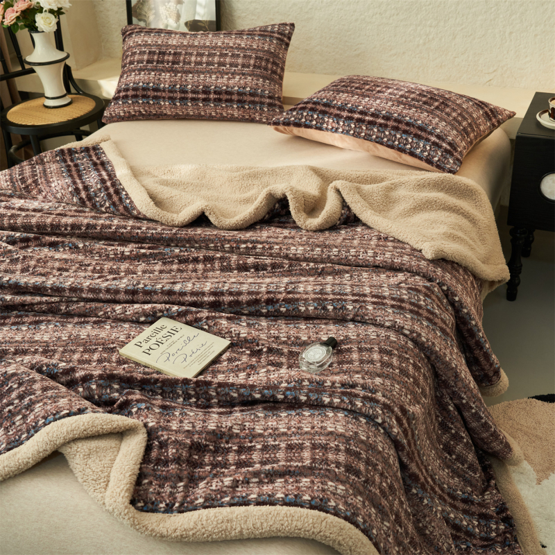 Polüestrist pleed sametise tekstuuriga, geomeetriline ja lillemustriga, Põhjamaade stiil, nelja aastaaja, kaal alla 300 g