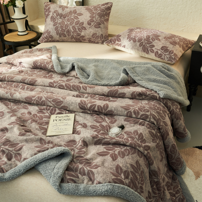 Polüestrist pleed sametise tekstuuriga, geomeetriline ja lillemustriga, Põhjamaade stiil, nelja aastaaja, kaal alla 300 g