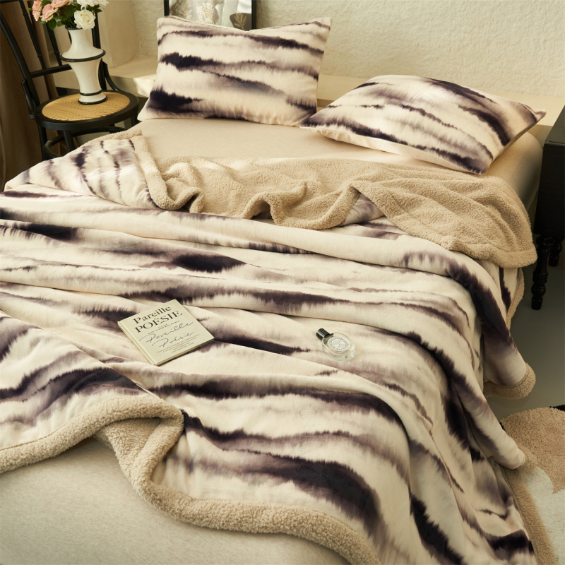 Polüestrist pleed sametise tekstuuriga, geomeetriline ja lillemustriga, Põhjamaade stiil, nelja aastaaja, kaal alla 300 g