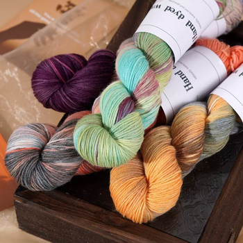 Zmiešaná vlnená priadza na pletenie, ručne farbená, značka Xinyu, číslo výrobku Hand-dyed Wool Yarn
