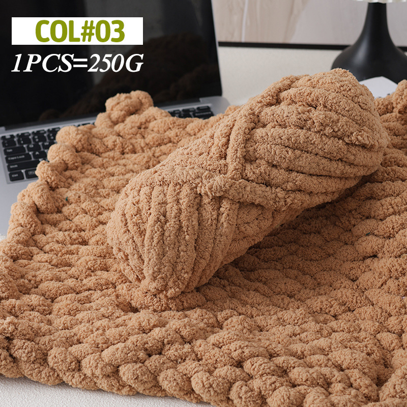 Polyesterová priadza, guľová priadza, polovičný worsted, ručné pletenie — Super Thick Ice-Strip Yarn