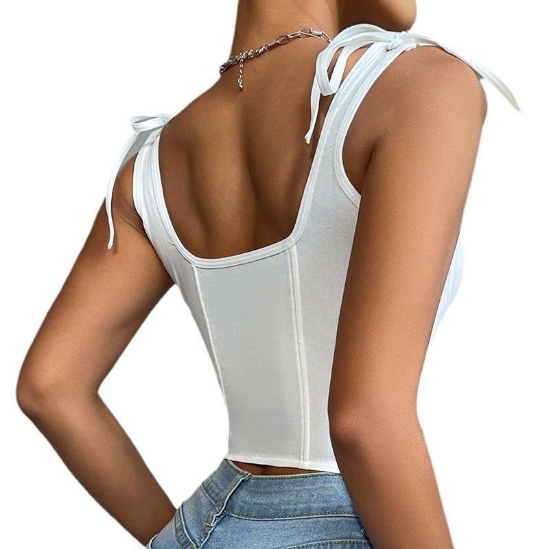 Štíhly strih camisole s kosťovými výstuhami, ramienka s mašličkou, štvorcový výstrih a odhalené chrbát, polyester