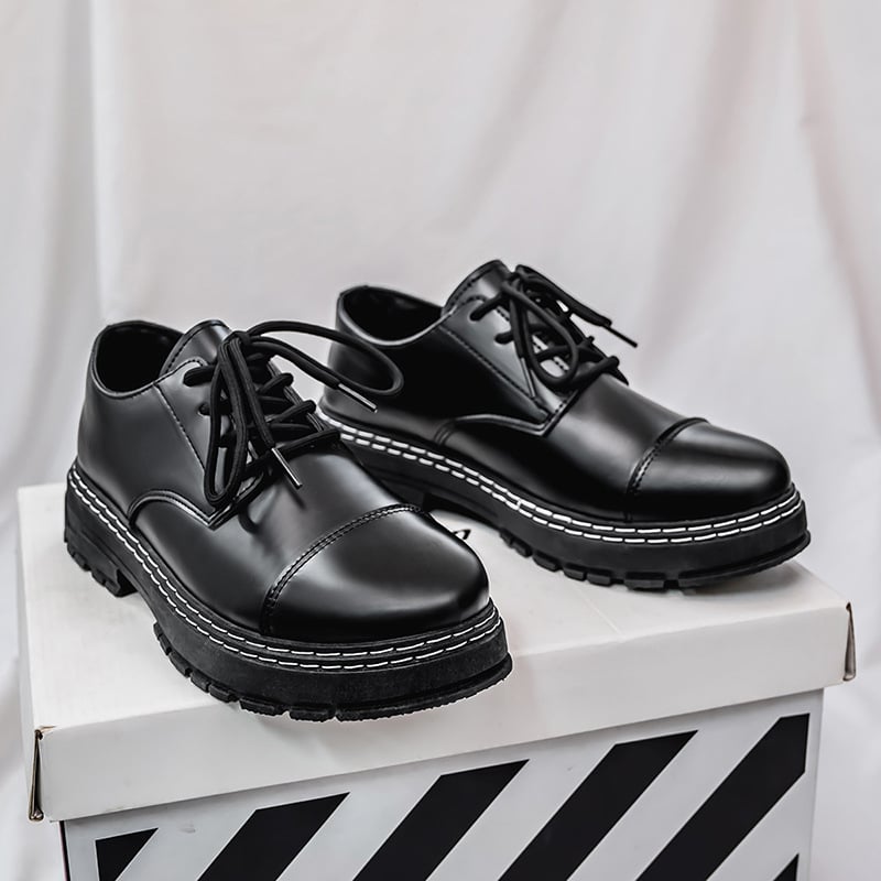 Pánske kožené topánky na business casual štýl s PU vrchnou časťou, gumovou podrážkou, okrúhlym nosom, vodeodolné, šnurovanie vpredu.