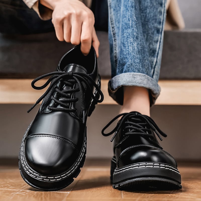 Pánske kožené topánky na business casual štýl s PU vrchnou časťou, gumovou podrážkou, okrúhlym nosom, vodeodolné, šnurovanie vpredu.