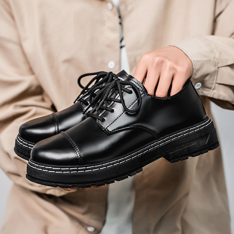 Pánske kožené topánky na business casual štýl s PU vrchnou časťou, gumovou podrážkou, okrúhlym nosom, vodeodolné, šnurovanie vpredu.