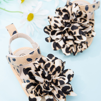 Detské sandále 12–36 mesiacov: leopardí vzor s kvetmi, priedušný vršok, zapínanie na suchý zips, mäkká textilná podrážka