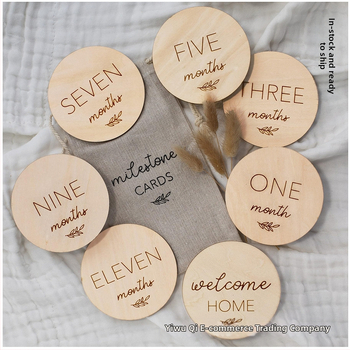 Drevená kartička pre míľnik dieťaťa — zaznamenávanie rastu, ozdoba, moderný jednoduchý štýl