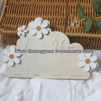 Drevená tabuľka pre dieťa vo forme oblaku – záznam narodenia a fotodokumentácia (Boxwood, drevo; dekor)