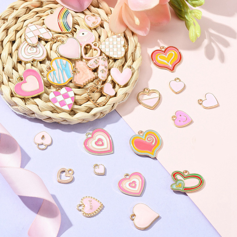 DIY tsinkide sulamist südamekujuline ripats, Dripping Oil tehnoloogia – Love seeria, umbes 29 tk, sobib võtmehoidjatele ja käevõrudele