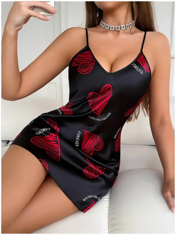 Tej-selyem anyagú ruha hosszú ujjú, V-nyakkal és A-vonalú siluettel