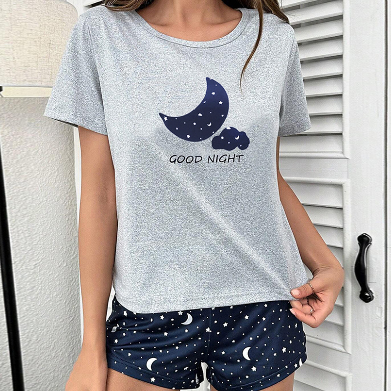 Dámsky pyžamový set - mesiacový potlač, Milk Silk látka, okrúhly výstrih, 3/4 rukávy, krátke nohavice
