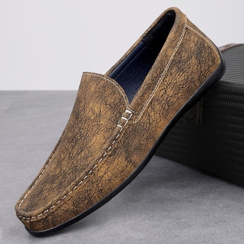 Pánske slip-on mokasíny z hovädzej kože s guľatou špičkou, vrchný diel z hovädzej kože, gumová podrážka, PU stielka, plochá päta