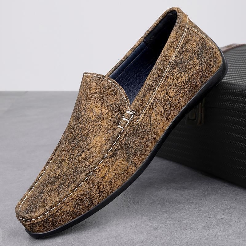 Pánske slip-on mokasíny z hovädzej kože s guľatou špičkou, vrchný diel z hovädzej kože, gumová podrážka, PU stielka, plochá päta