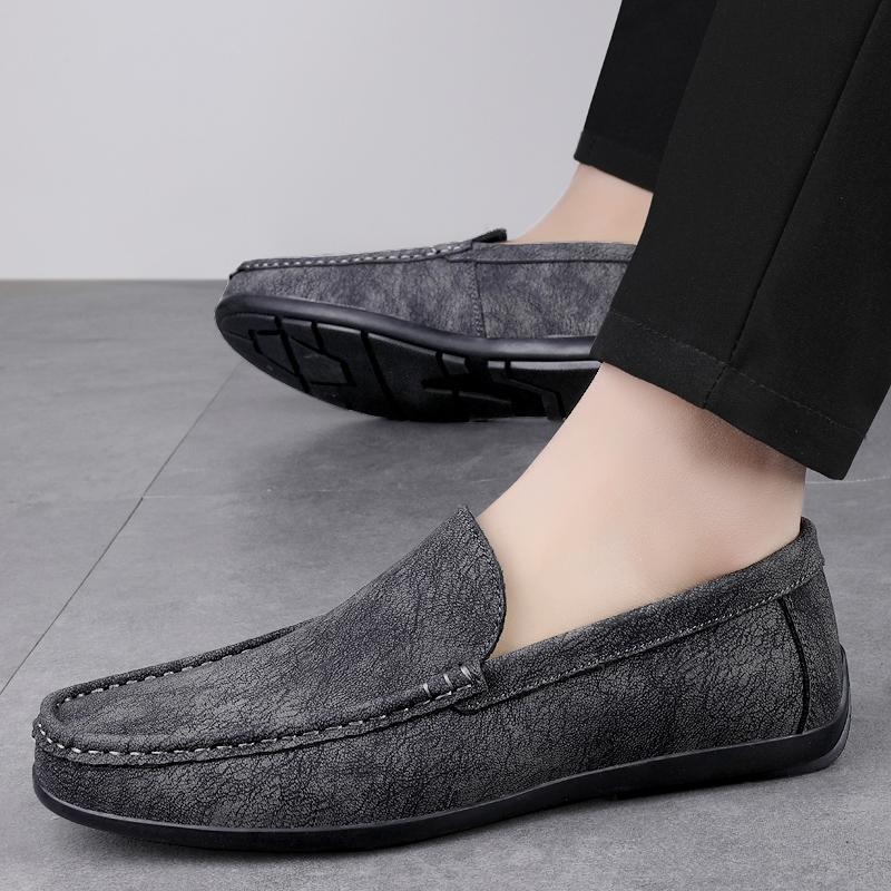 Pánske slip-on mokasíny z hovädzej kože s guľatou špičkou, vrchný diel z hovädzej kože, gumová podrážka, PU stielka, plochá päta