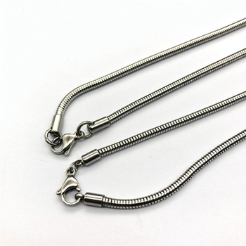 Náhrdelník z titánovej ocele, retro úprava, unisex