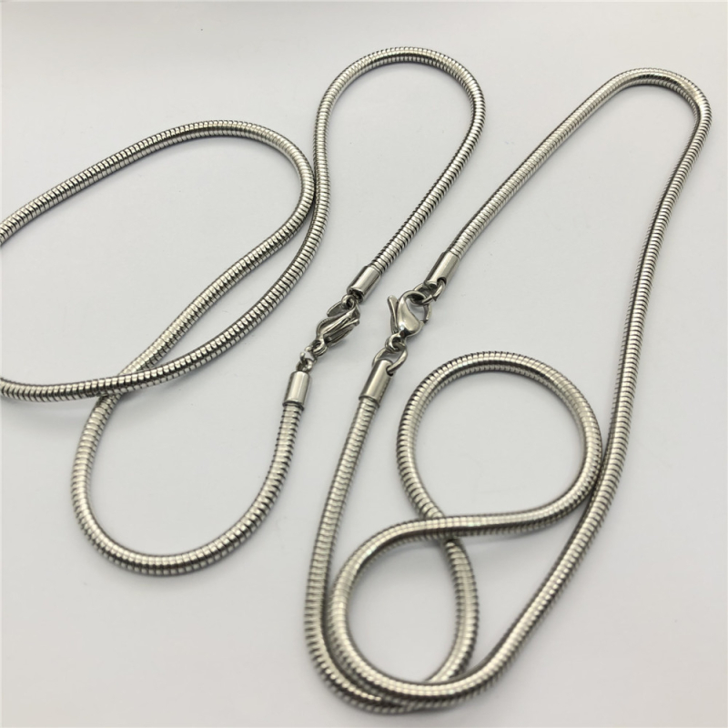 Náhrdelník z titánovej ocele, retro úprava, unisex