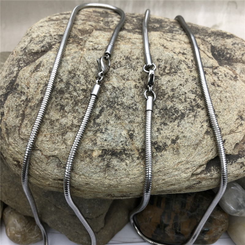 Náhrdelník z titánovej ocele, retro úprava, unisex