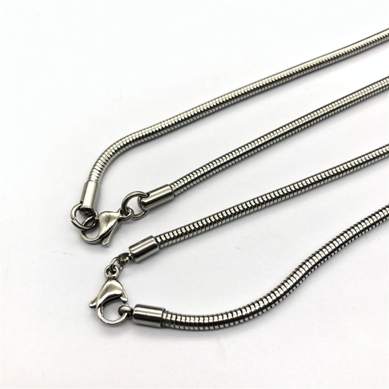 Náhrdelník z titánovej ocele, retro úprava, unisex