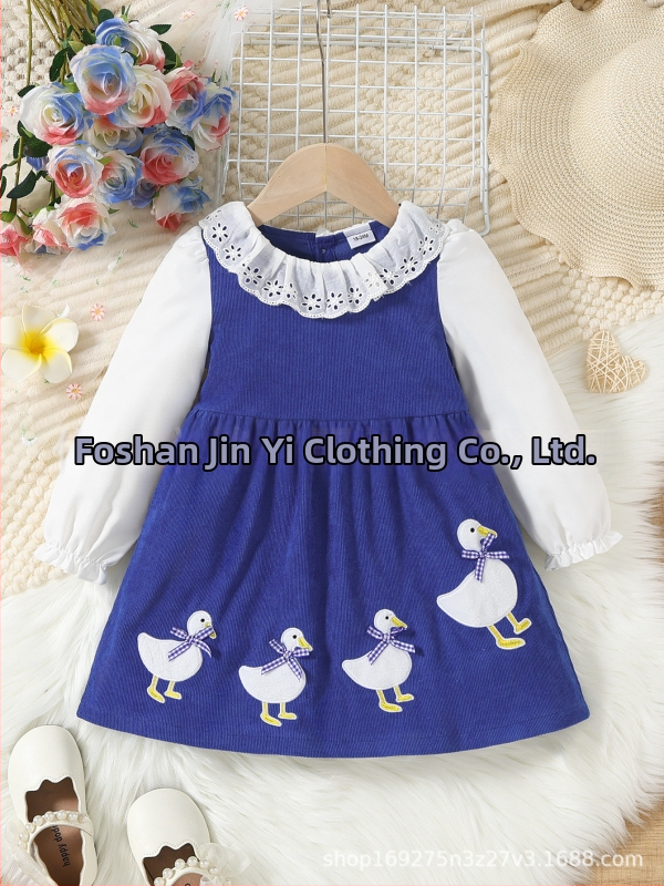 Detská polovičná sukňa s vyšitým kačacím vzorom, štýl princezná, jesenná sezóna. Hlavný materiál: polyester (98%), podšívka: polyester (91–99%), jemný povrch tkaniny, A‑líniový strih.