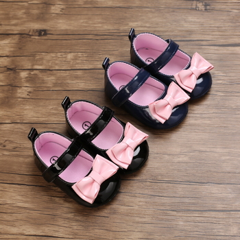 Pantofi pentru copii mici, stil prințesă, partea superioară PU artificial, închidere cu bandă elastică, vârsta 12–36 luni.