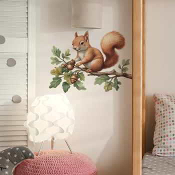 Αυτοκόλλητο τοίχου από PVC με χαριτωμένο ζωγραφισμένο σκίουρο και κλαδιά για σαλόνι, υπνοδωμάτιο και είσοδο – καρτούν, επίπεδη σχεδίαση – 1 τεμάχιο