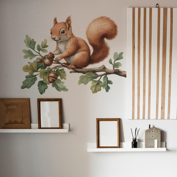 Αυτοκόλλητο τοίχου από PVC με χαριτωμένο ζωγραφισμένο σκίουρο και κλαδιά για σαλόνι, υπνοδωμάτιο και είσοδο – καρτούν, επίπεδη σχεδίαση – 1 τεμάχιο
