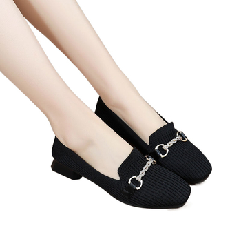 Dámske pletené loafers so štvorcovým nosom, stredný podpätok 3–5 cm, priedušná podšívka, horná časť z pleteného materiálu, jar 2025