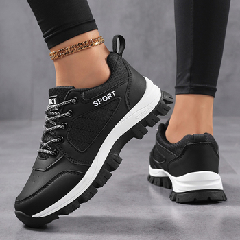 Γυναικεία παπούτσια πεζοπορίας – αντιολισθητική σόλα, επάνω μέρος από συνθετικό δέρμα, μεσαία σόλα από καουτσούκ, χαμηλό ύψος φτέρνας (1–3 εκ.), κορδόνια μπροστά